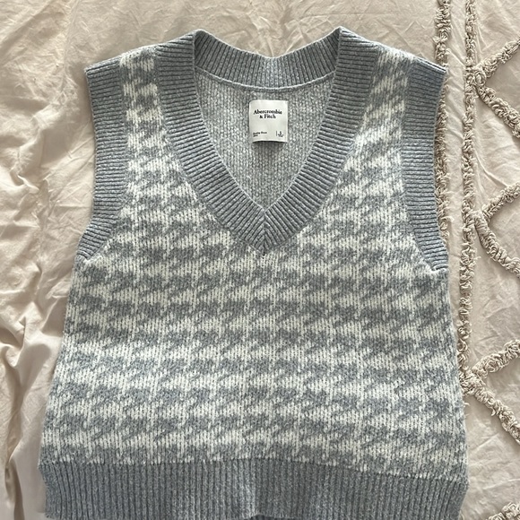 Abercrombie sweater vest - Picture 2 of 3
